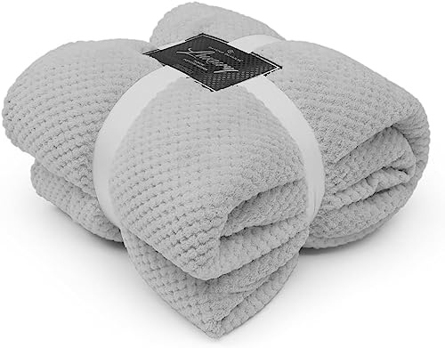 FAIRWAYUK Waffle Honeycomb Throw Fleece Blankets, 100% Polyester Warm Faux Fur Throws Over Sofa Bed Settee Soft Blanket, Extra Large (Silver, Single Size 130x150cm)