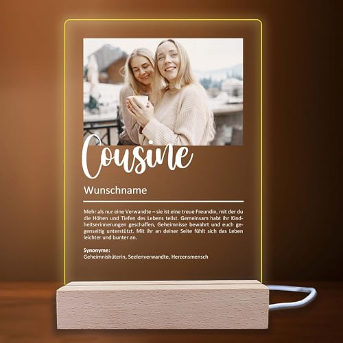INDIGOS UG - LED Lampe personalisiert - Cousine Definition - Bild mit Wunschtext - Wunschname - personalisiertes Nachtlicht - Geschenk, Geburtstag, Weihnachten - optionale Lampe warmweiß