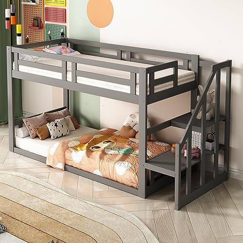 KecDuey Lettino 90 x 200 cm, letto a castello basso con scala di sicurezza, recinzione, struttura per letto a castello in legno massello con rete a doghe (grigio), LDB00042 ETAGENBETT