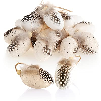 com-four® 18x Ostereier zum Anhängen - Hängedeko für den Osterstrauch 4 x 3 cm - Deko-Ostereier mit Federn und Holzperle in Wachtelei-Optik - Deko-Eier aus Kunststoff