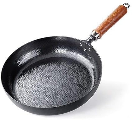 MITSUMOTO SAKARI 26 cm Smidd Järnpanna, Kolstålspanna med Platt Botten och Handtag i Sapeleträ