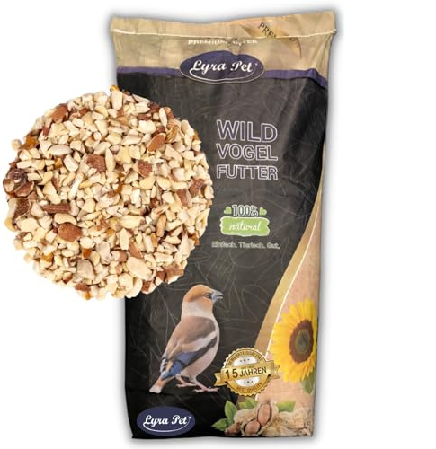 Lyra Pet® | 10 kg Erdnusskerne mit Haut Gehackt | Neue Ernte | Vogelfutter Ideal für Sommer & Winter | Natürliche & Energiereiche Erdnüsse | Streufutter für Kleine Vögel | Fettreiches Wildvogelfutter | Gehackte Erdnüsse - Ideal für kleine Vögel & Jungtiere - Ganzjahres Wildvogelfutter - Ballaststoffreicher Energiespender
