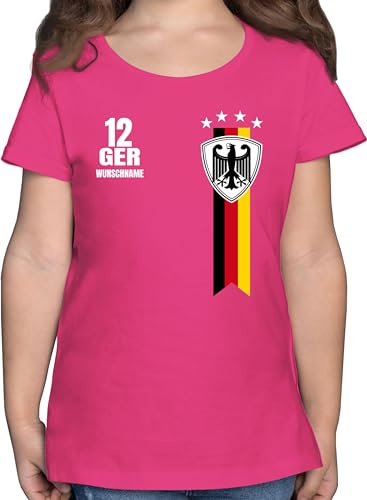 Geschenk mit Namen personalisiert by Shirtracer - T-Shirt Mädchen - 2026 Fussball Fanartikel - Germany WM Fan Deutschland