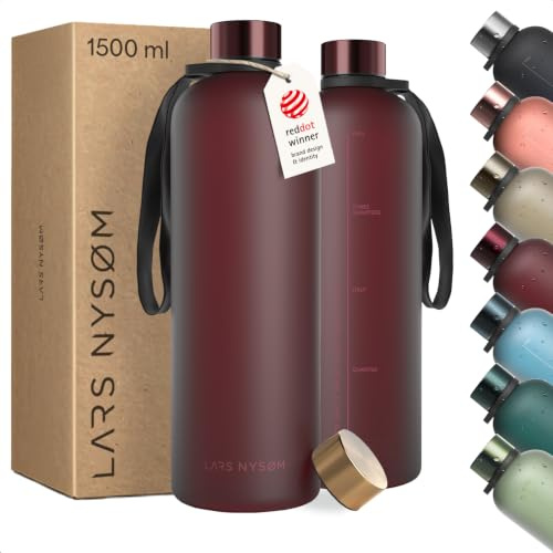 LARS NYSØM Trinkflasche 1 5l | Wasserflasche 1500ml | Ultraleichte Tritan Sport Flasche auslaufsicher, Kohlensäure geeignet - für Sport, Büro, Yoga | 2 Deckel inkludiert (Berry Red, XL 1500ml)