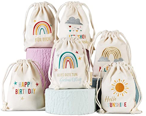 Papierdrachen 6 Geschenksäckchen zum Geburtstag - Regenbogen - aus Baumwolle - wunderschön und hochwertig bestickt - ideal zum Verpacken von Geschenken - Größe 13x18 cm mit Zugband