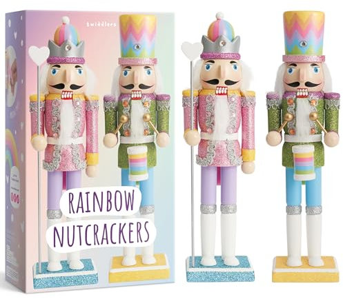 THE TWIDDLERS - 2 Soldados Cascanueces de Madera Arco Iris, 30 cm - Adorno Tradicional Multicolor de Madera de Pino Hecho a Mano, Decoración Navideña con Piezas Móviles