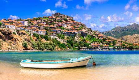 adrium Leinwand-Bild 100 x 60 cm: Traditionelles Griechenland. Insel Lesbos, Blick auf die Stadt Molyvos (Mithymna) mit der alten Burg darüber (147122728)