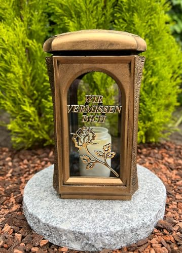Lampada tomba con testo 3D – Wir vermiessen Dich – 29 cm H. Colore oro candela funeraria candela funeraria decorazione giardino lanterna senza base – candela gratis.