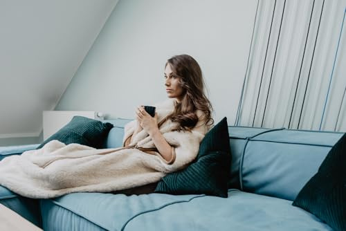Perfect Wool Weicher TV-Schafwolldecke mit Reißverschluss – 160x200 cm – Handgefertigter – Kuscheldecke flauschig – Sofadecke - Flauschige Decke, 450 g/m² - Beige