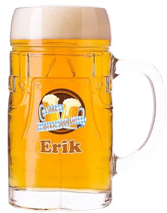 Herz & Heim® Personalisierbarer Bierkrug in Lederhosen-Optik – 0,5 l Glaskrug mit Namensaufdruck – Bayrische Motive – Bierglas im Trachtenstil – Geschenkidee für Volksfeste (Oans, zwoa, gsuffa!)