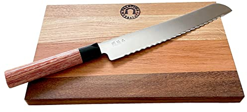 KAI Seki Magoroku Redwood Brotmesser 22,5 cm Wellenschliff – Scharfes Küchenmesser aus rostfreiem Edelstahl mit Red Wood Griff + Schneidebrett 30x22 cm – Perfekt für Brot & Obst