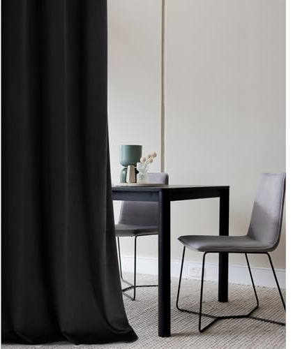 Room99 Rideau en Velours avec Passe Tringle Charmy 140 x 280 Largeur x Hauteur, Décoration de fenêtre, Rideau Thermique Isolant Anti Froid et Chaleur pour Salon Noir, 1 pièce
