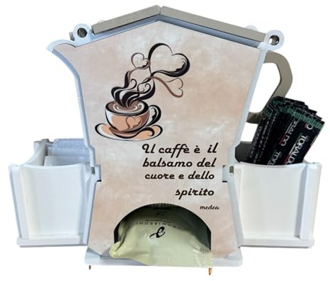 Porta cialde e capsule per caffè in legno a forma di moka con tazzine laterali per zucchero e bastoncini. Ideale per chi vuole occupare poco spazio e vuole una cucina con stile.