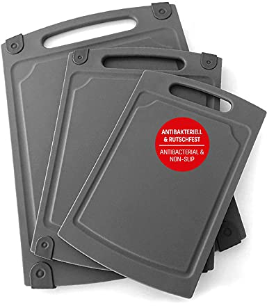 Coolinato – Schneidebrett Kunststoff Grau 3er Set S/M/L – Schneidbrett antibakteriell mit Saftrille, Rutschfesten Ecken & Griff - 3 Größen für hygienische Trennung – Spülmaschinenfeste Küchenbretter