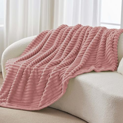 BEDELITE Kuscheldecke Flauschig Deko Decke für Sofa, Rosa, 125x150 | Flanell Fleecedecke, Cord Überwurf für Wohnzimmer und Schlafzimmer, weiche Wohndecke, Tagesdecke, das ideale Geschenk