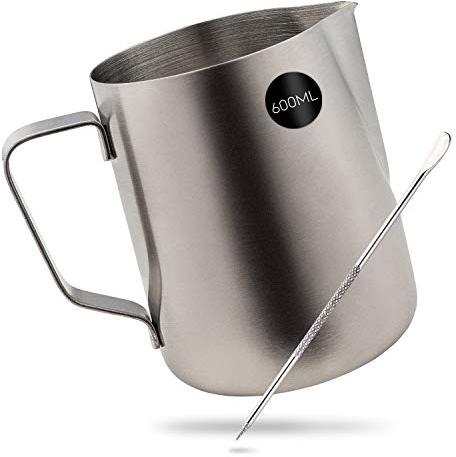 Cafendi | Milchkännchen – Barista Milchkännchen Edelstahl 600ml rostfrei – Milk Pitcher mit Messskala & Latte Art Stift – für Cappuccino & Latté