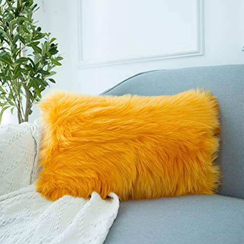 LIGICKY Kunstfell Kissenbezug Einfarbig Plüsch Weich Künstlich Pelz Throw Kopfkissenbezug Kissenhülle Dekorative Rechteck Kissen Dekokissen für Sofa Schlafzimmer Auto, 30 x 50 cm Kamel