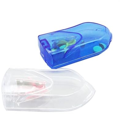 SEWOART 2pezzi Tagliapillole Con Custodia Compatta Da Separatore Pillole Sicuro Per Piccole e Grandi Pasticche Per Uso Quotidiano e Viaggio Lame Affilate Protette Colore Blu e Bianco