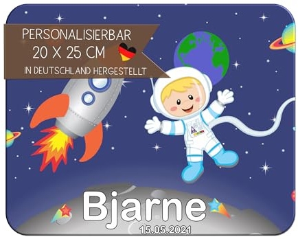 CreaDesign Personalisiertes Kinder Frühstücksbrett mit Namen, 20x25cm, rutschfestes Schneidebrett aus Kunststoff, Weltall Design, spülmaschinen & mikrowellengeeignet, Perfektes Schneidbrett für Kinder