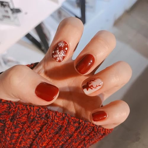 NICENEEDED 24PCS Presse de Noël Sur les Ongles Faux Ongles Courts Ongles Artificiels Flocon de Neige Faux Ongles en Forme de Renne Bâton Rouge de Noël Sur les Ongles
