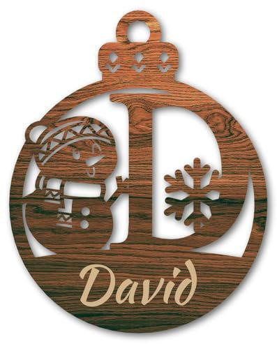 Urhome Weihnachtskugel personalisiert mit Wunschtext Gravur Buchstabe D mit Schneeman Motiv Dunkel Braun - Ornament Christbaumschmuck Weihnachtsdeko Weihnachtsbaum Anhänger aus 6,5mm Holz