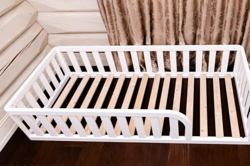 Mandrele - Montessori Bett, Bodenbett mit Lattenrost und Rausfallschutz, Kinderbett aus Kiefernholz für Jungen und Mädchen, 90x200 cm, Weiß