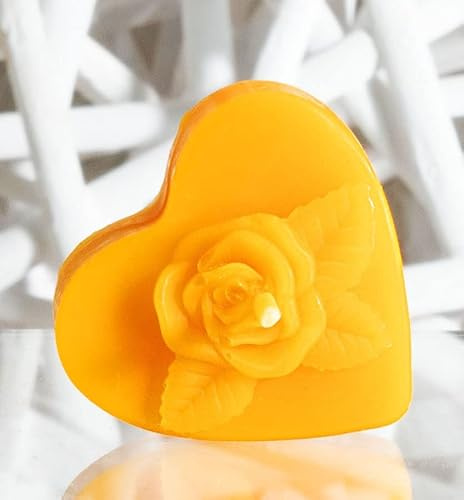 tea4chill 10 Stück Bienenwachs-Teelichter, Herz mit Rose, Geschenk für Valentinstag, Kerzen aus 100% Bienenwachs, Honigkerze, je 38x20mm, Bienenwachskerzen