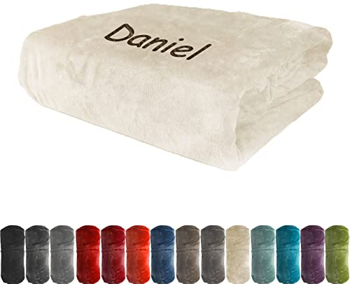 Kuscheldecke mit Namen Personalisiert | Kuscheldecken in 150x200 cm & 180x220 cm | Decke mit Namen bestickt | Kuschelig Weiche Wolldecke als Namen Geschenke | XXL Kuscheldecke (Braun, 150x200cm)