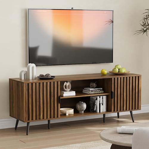 Smart FENDEE 135cm TV Stand, TV Console for TV up to 55 Inch, Mid Century Modern Entertainment Center with Fluted Doors and Adjustable Shelf for Living Room, Bedroom, Walnut