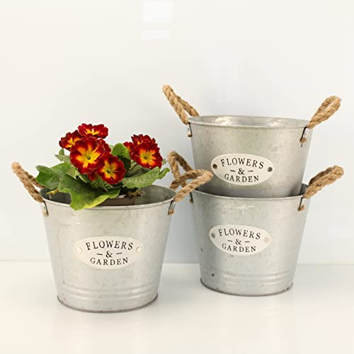 OF 3 runde Blumentöpfe, Eimer aus Zink und Schriftzug “Flowers & Garden“ - Garten Blumentopf Set (3 mittlere Eimer P70)