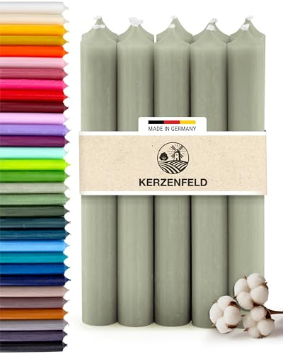 Premium Stabkerzen Salbeigrün durchgefärbt, 10 Stück, 180mm x 22mm | Made in Germany, Lange Brenndauer 8+ Stunden - Bunte Spitzkerzen Ohne Tropfen & Rußen - RAL-Zertifizierte Haushaltskerzen