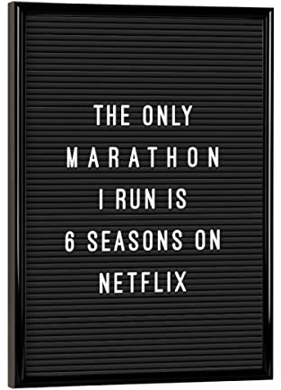 artboxONE Poster mit schwarzem Rahmen 18x13 cm Typografie Letterboard Netflix Marathon - Bild Letter Board Buchstaben