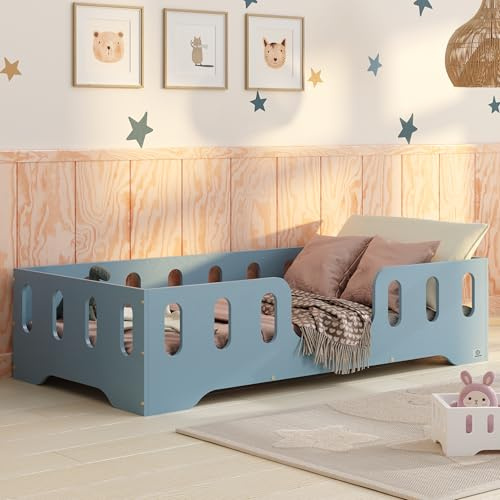 smartwood Golvsäng 70x140 Blå - Montessori Barnsäng i trä med FSC-certifikat - TILA 2 med fallskydd och ribbotten, belastningsbar upp till 230 kg - Enkel montering