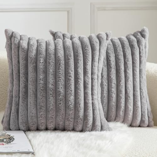 Mandioo 2er Set Kissenbezug gestreiftes Künstlich Pelz Superweich Kissen Flauschig Modern Kissenhülle Deko Sofa Wohnzimmer Schlafzimmer Kissenbezüge 50 x 50 cm Grau