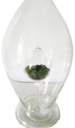 Oberstdorfer Glashütte Flasche ovale Glaskaraffe Edelsteinkaraffe mit grünem Aventurin innen dekorative Flasche zur Heilwasserzubereitung mundgeblasen Füllmenge ca. 0,5 Liter Höhe ca. 30 cm