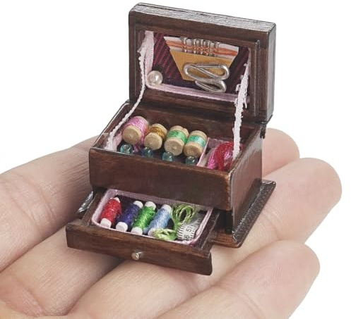 Odoria Miniatur Nähkästchen Puppenhaus im Maßstab 1/12 Box mit 3 Etagen Nähzimmer Zubehör