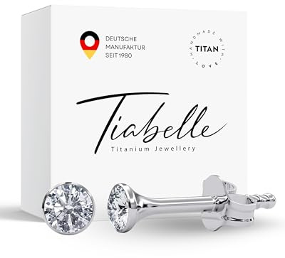 TIABELLE – Ohrstecker TRUMPET aus Titan mit funkelnden Zirconia Steinen | Hautverträgliche Ohrringe in zeitlosem Design | Leichter Damen Ohrschmuck für besondere Anlässe, Alltag und als Geschenk