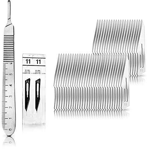 May Skalpell-Set Figur 11 Halter 3 Maßskala 13 cm Karbonstahl 50 Stk | Skalpell-Set: Edelstahl-Halter (Fig. 3, 13 cm) mit cm-Maßskala inklusive 50 sterilen Karbonstahlklingen der Figur 11.