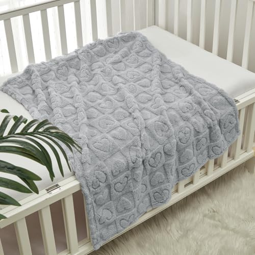 CREVENT Couverture en Sherpa pour bébé Fille et garçon, agréable, Douce et Chaude, Cadeau de fête prénatale, 75 x 100 cm, Gris à Motif cœur