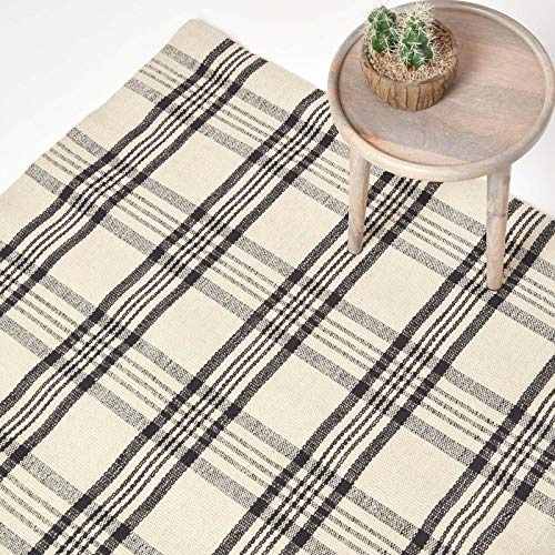 Homescapes Teppich/Bettvorleger mit traditionellem Tartan-Muster aus Schottland, Rutschfester Wollteppich 70 x 120 cm, schwarz-weiß, Schottenkaro