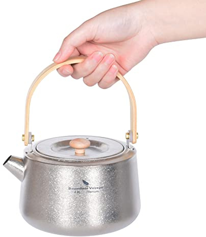 Boundless Voyage Ti3130D Bouilloire de camping en titane avec poignée pliable en bois 0,8 l pour cuisinière à gaz, théière, cafetière idéale pour faire bouillir l'eau, le thé, le café