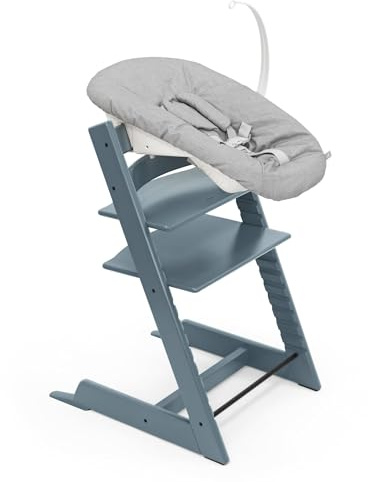 Tripp Trapp Stuhl von Stokke (Fjord Blue) mit Newborn Set (Grey) - Für Neugeborene bis zu 9 kg - Gemütlich, sicher & einfach zu verwenden