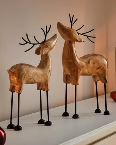 Dekoleidenschaft 2X Dekofigur Rentier aus Mango Holz & Metall, 24 + 27 cm hoch, Winterdeko, Weihnachtsdeko, Weihnachts-Figur stehend, für Wohnzimmer & Tischdeko