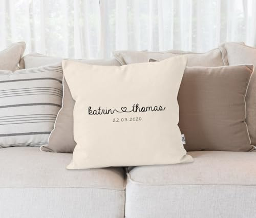 SpecialMe® Kissen-Bezug personalisiert Geschenk Partner Namen und Datum anpassbar Hochzeitstag Hochzeitsgeschenk Liebe Liebesgeschenk Dekokissen Natur Unisize