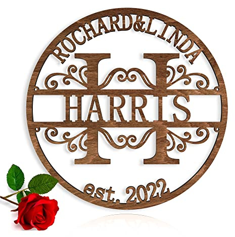 Monogramm-Holzschild für Ehepaare mit Familienname | Inklusive 2 Vornamen, Initiale und Wunschjahr, passend als Geschenk zur Hochzeit oder zum Jahrestag