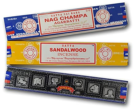Aromatisches Weihrauchbündel x 3 | Satya SuperHit + Nag Champa + Sandelholz | Aromatherapie mit Natürlichem Weihrauch | Räucherstäbchen | 3 Schachteln mit 15 Gramm.
