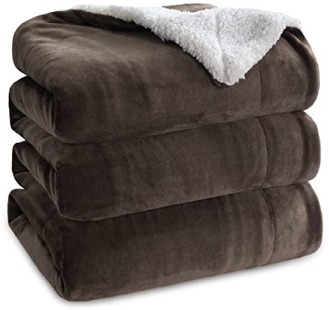 BEDSURE Sherpa Kuscheldecke Flauschig 220x240 - Sofadecke, Braun | Dicke Wolldecke, Weich Tagesdecke, Geschenke für Frauen, Warm Wohndecke für Couch, Schlafzimmer & Wohnzimmer,Waschbar