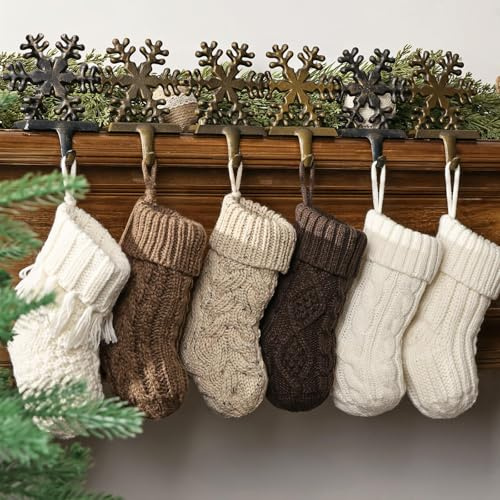 Pawliss Farmhouse gestrickte Mini-Weihnachtsstrümpfe, 22,9 cm, Erdtöne, Zopfmuster, Kamin-Strümpfe, gemütliche hängende Weihnachtsstrumpf-Dekorationen für Familienurlaub, Dekoration, Weiß, Beige