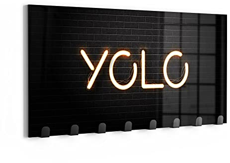 DEQORI Wandgarderobe Glas & Metall | Motiv Leuchtbuchstaben YOLO | 60x30 cm | Design Haken-Leiste modern | Garderoben-Paneel für Flur, Wohnzimmer & Schlafzimmer | magnetisch & beschreibbar