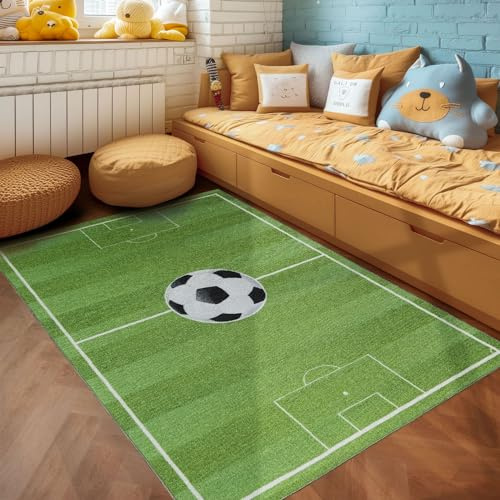 SIMPEX Kinderteppich Grün 120x170 cm Fußballstadion-Design Modern rutschfest Waschbar Pflegeleicht Extra Weich Antiallergen Babyteppich Kinderzimmer Jungen Mädchen